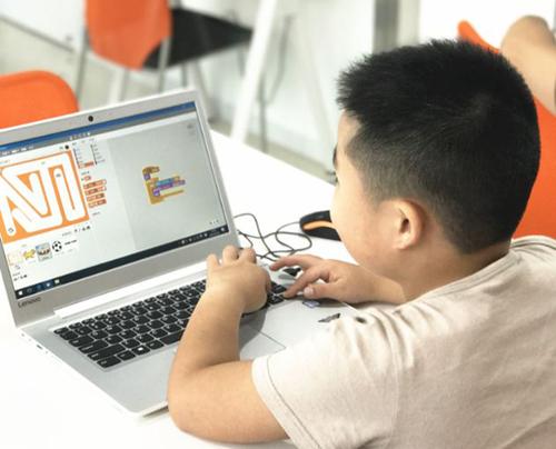 寧波海曙區(qū)兒童編程啟蒙指南 點燃未來科技之星